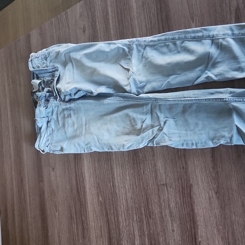 Woman's 27×26 light blue jeggings.